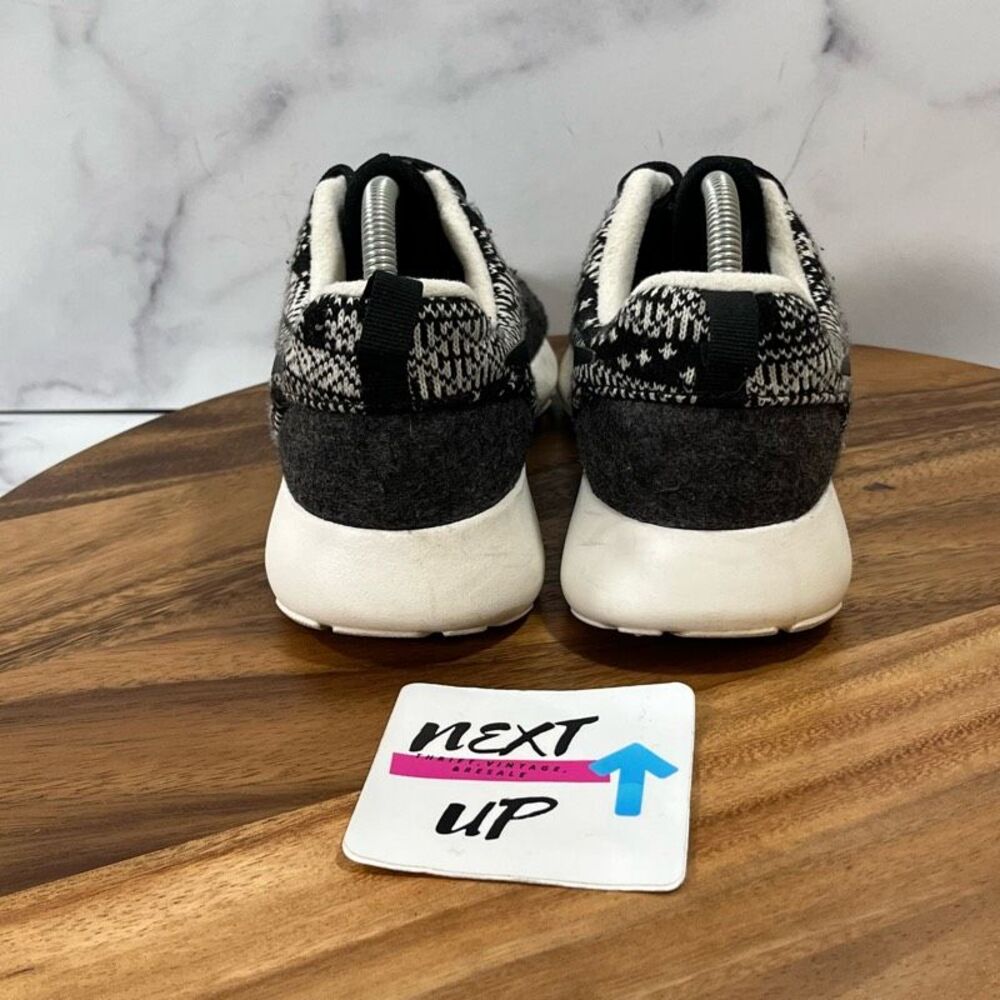 Women’s size 6.5-Nike Roshe One Run Gray Fleece Print Sneakers 685286-001 - Picture 4 of 9